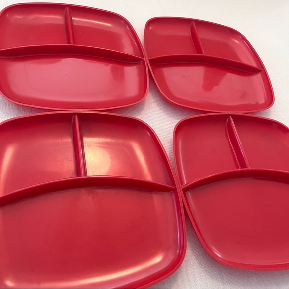 Vintage MCM Plastic Plates and Cups Made in the USA - Picture 5 of 15